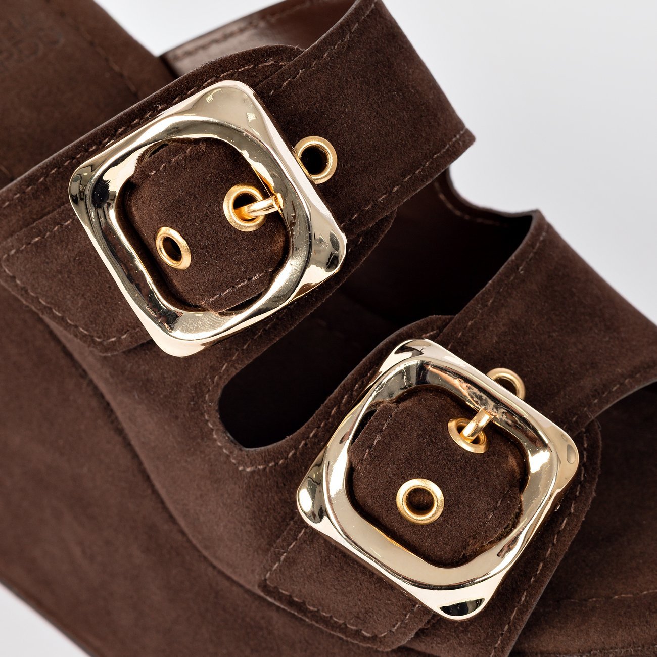 Tamanco Plataforma Cinthia em Camurça Marrom 6