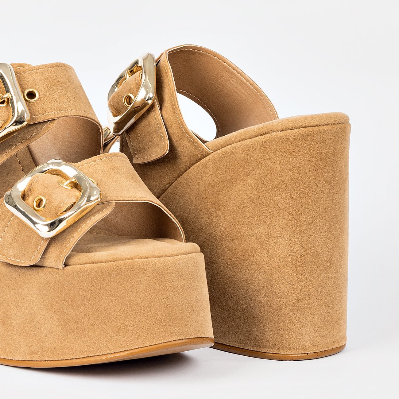 Tamanco Plataforma Cinthia em Camurça Bege 5