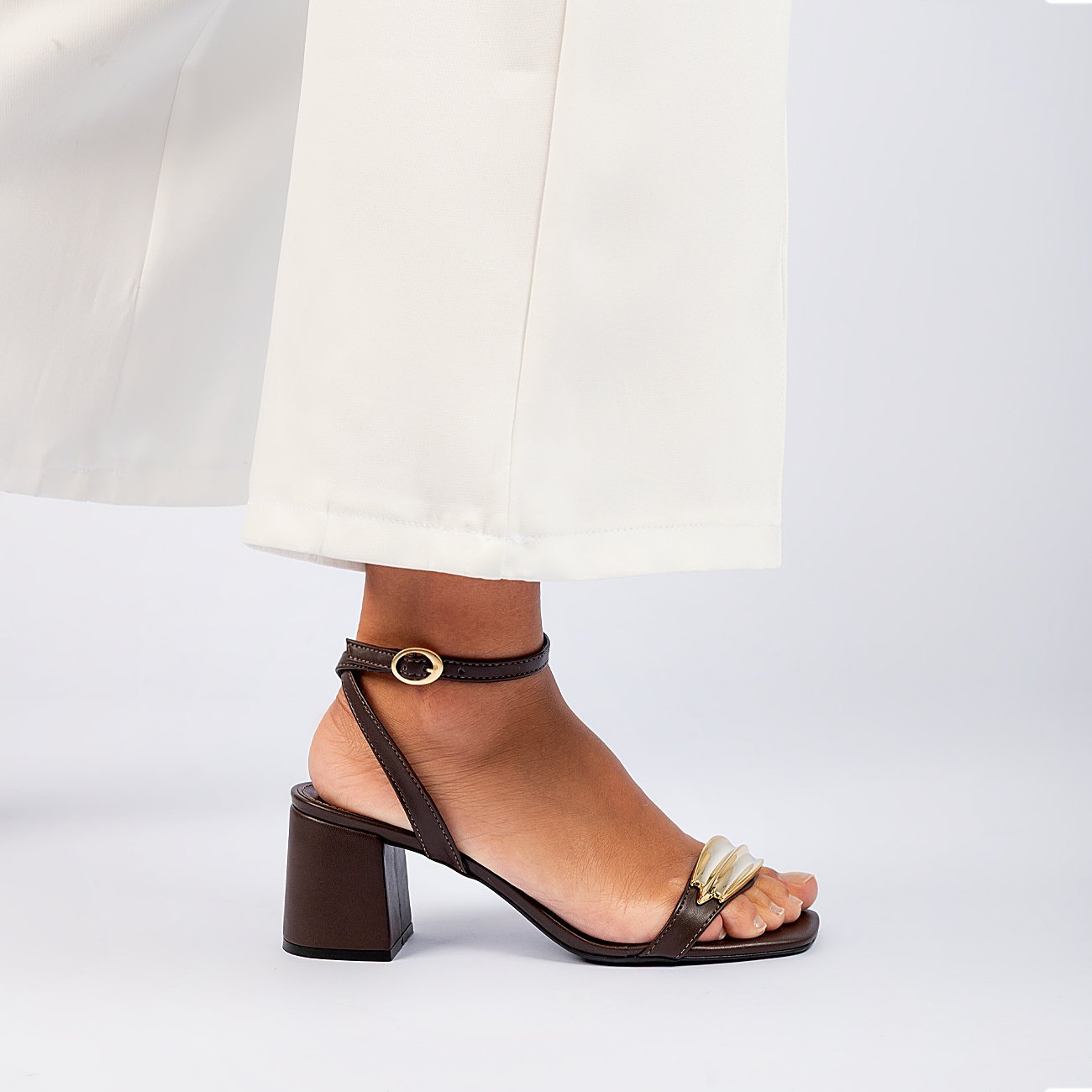 Sandália Salto Bloco Mavie Marrom 2