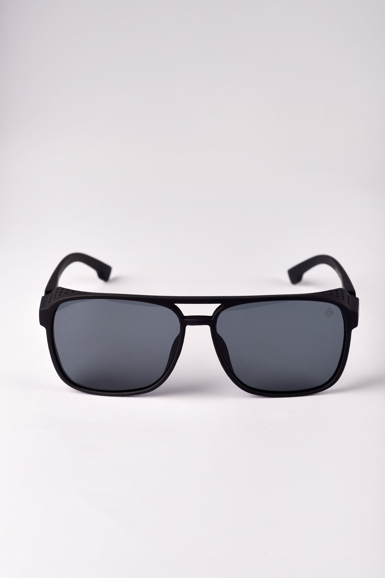 Óculos de sol Ariel com laterais fechadas