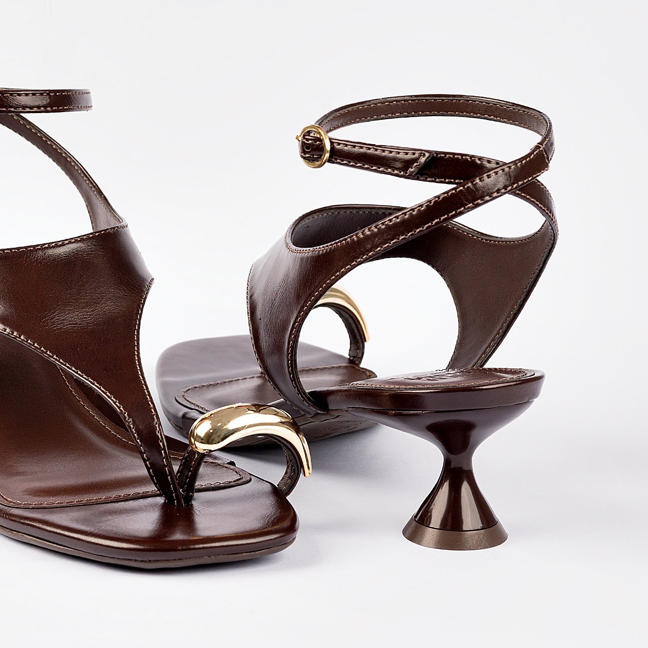 Sandália de Salto Baixo Vittoria Marrom 5