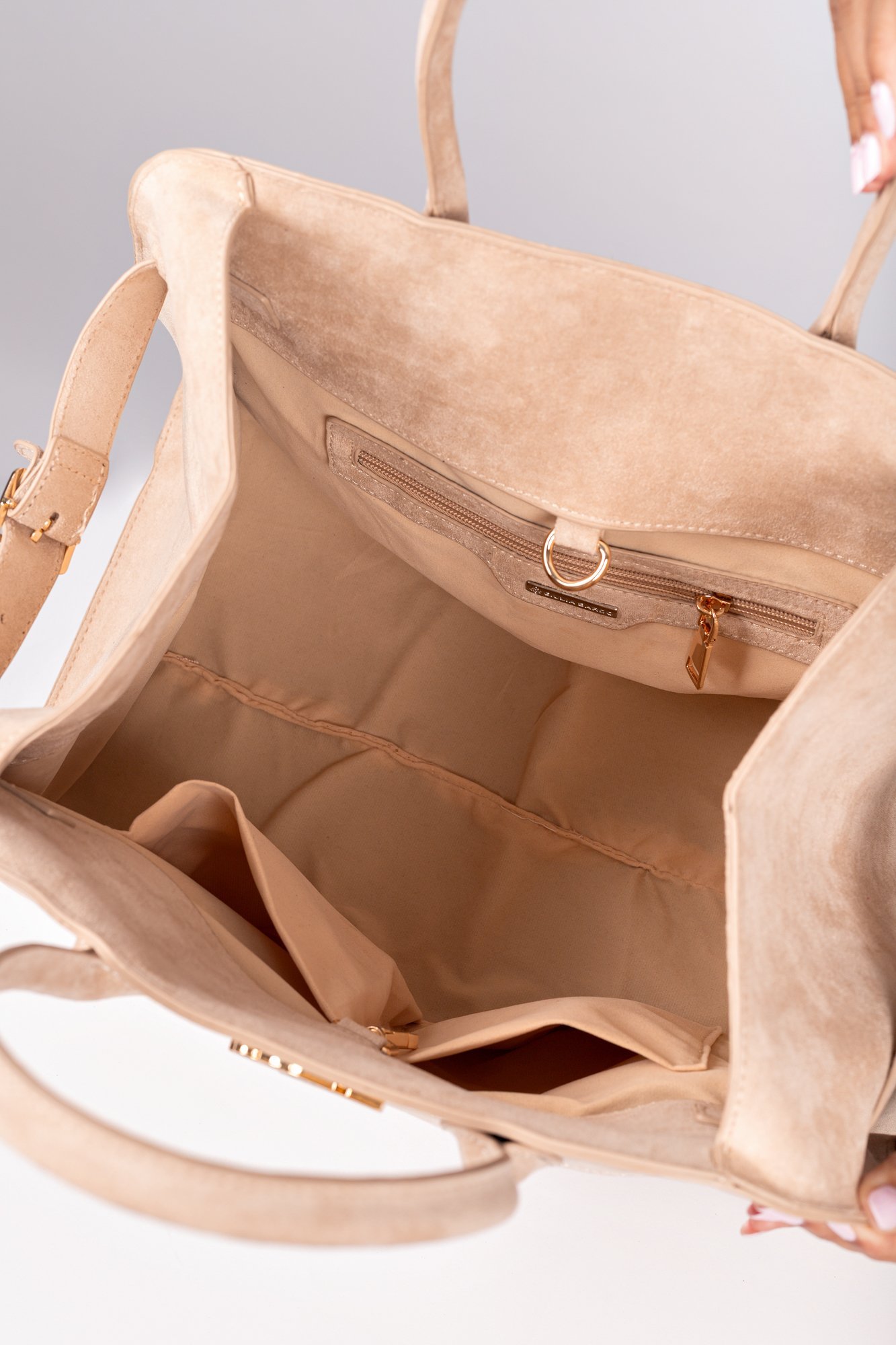Bolsa Tote Olivia Camurça em PU Bege 4