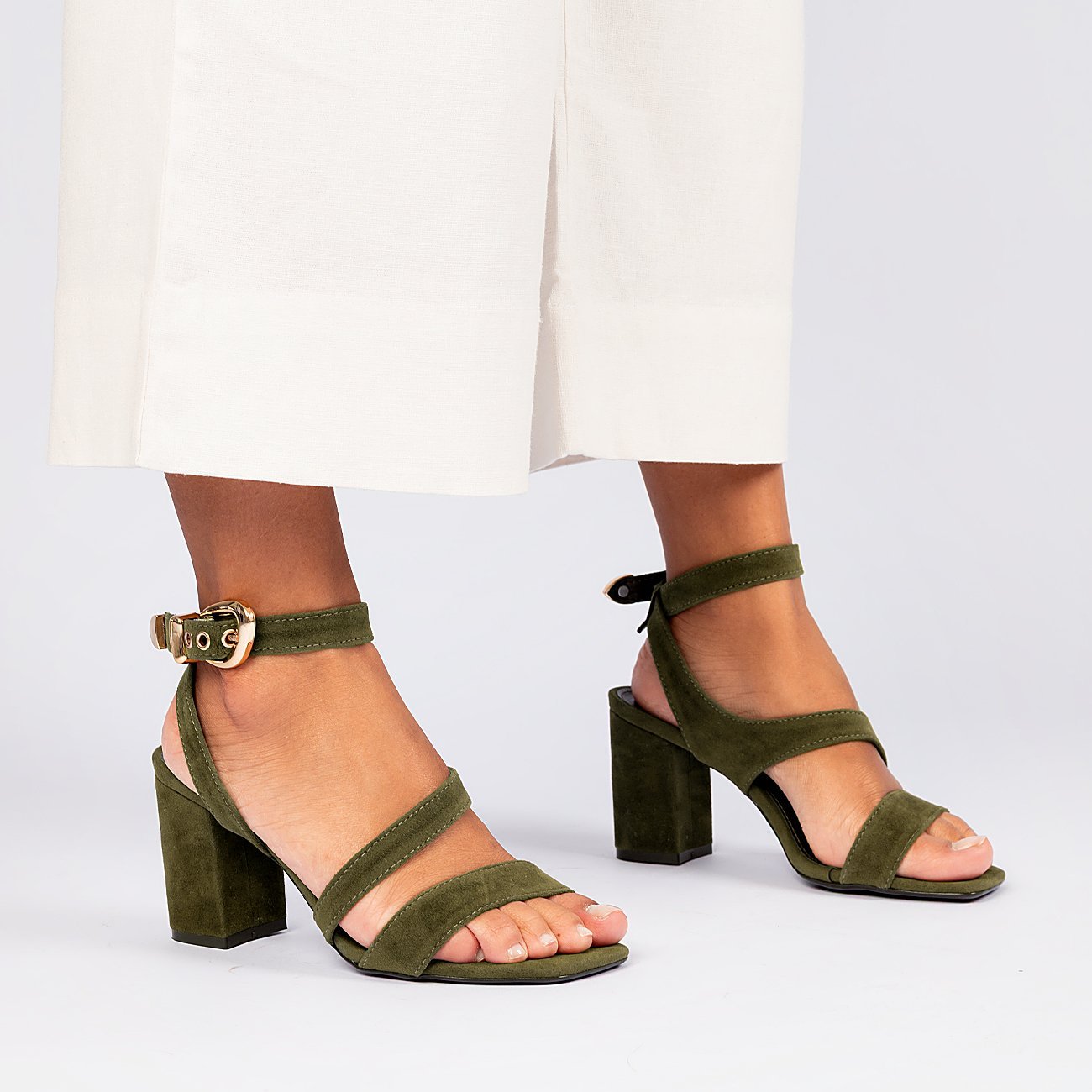 Sandália Salto Bloco Adele em Camurça Verde 2