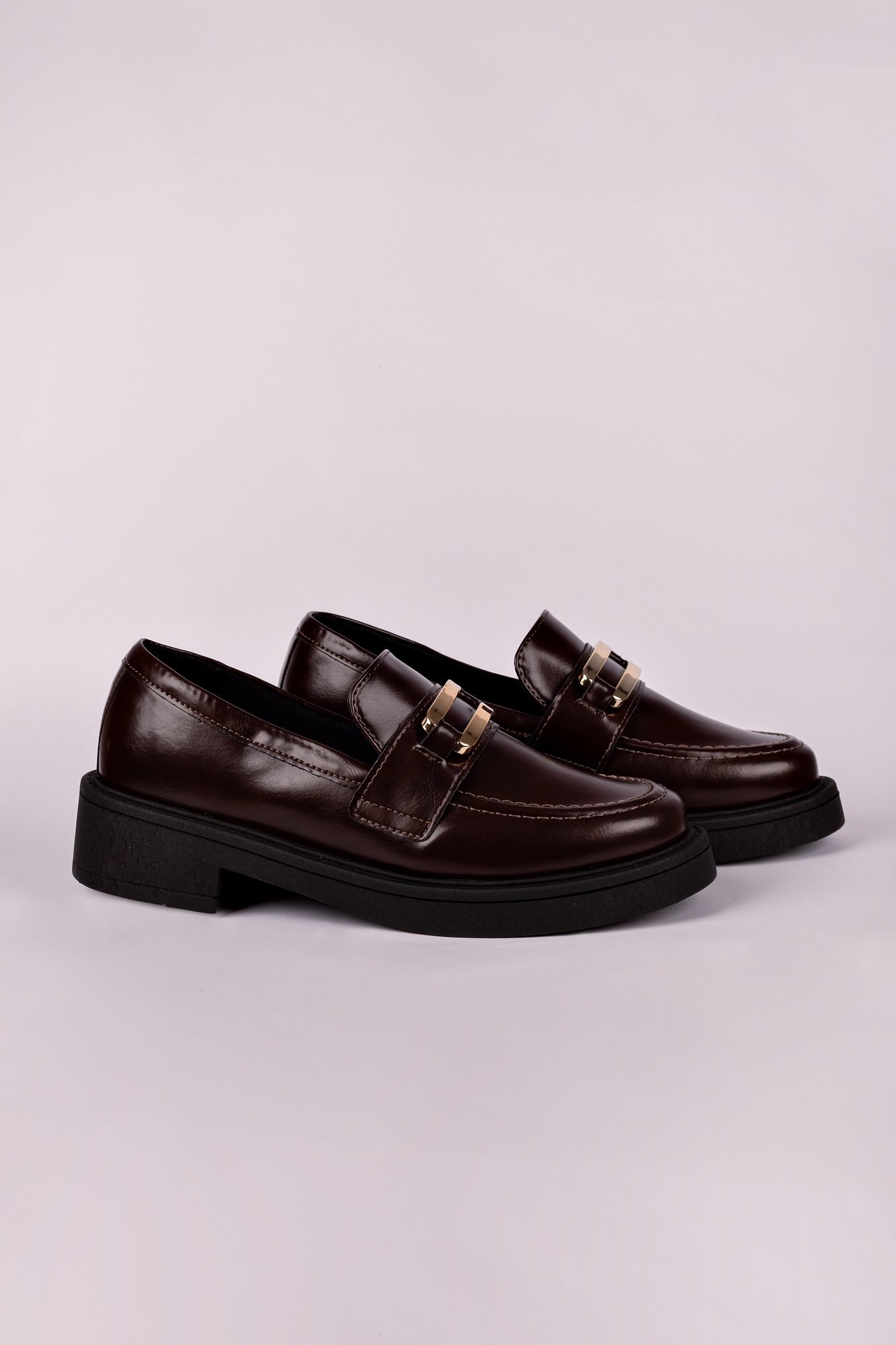Loafer Emilia em PU com enfeite dourado Marrom 2