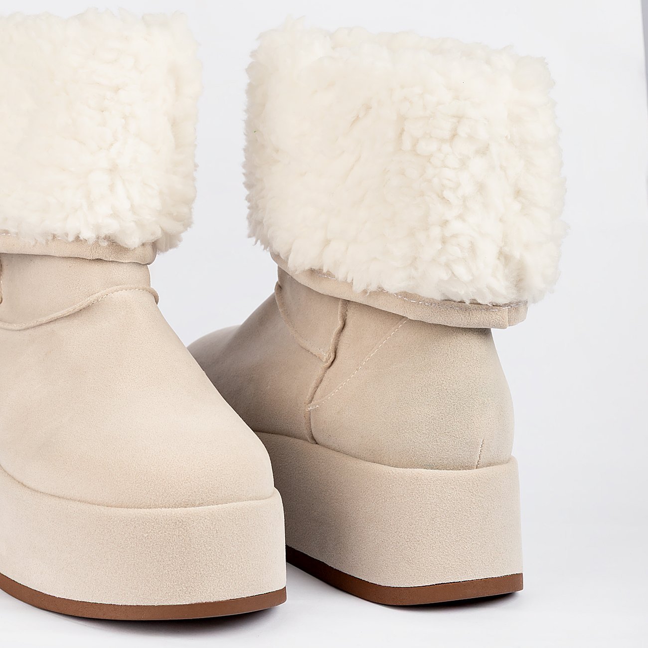 Bota Athena Peluciada Branco 4