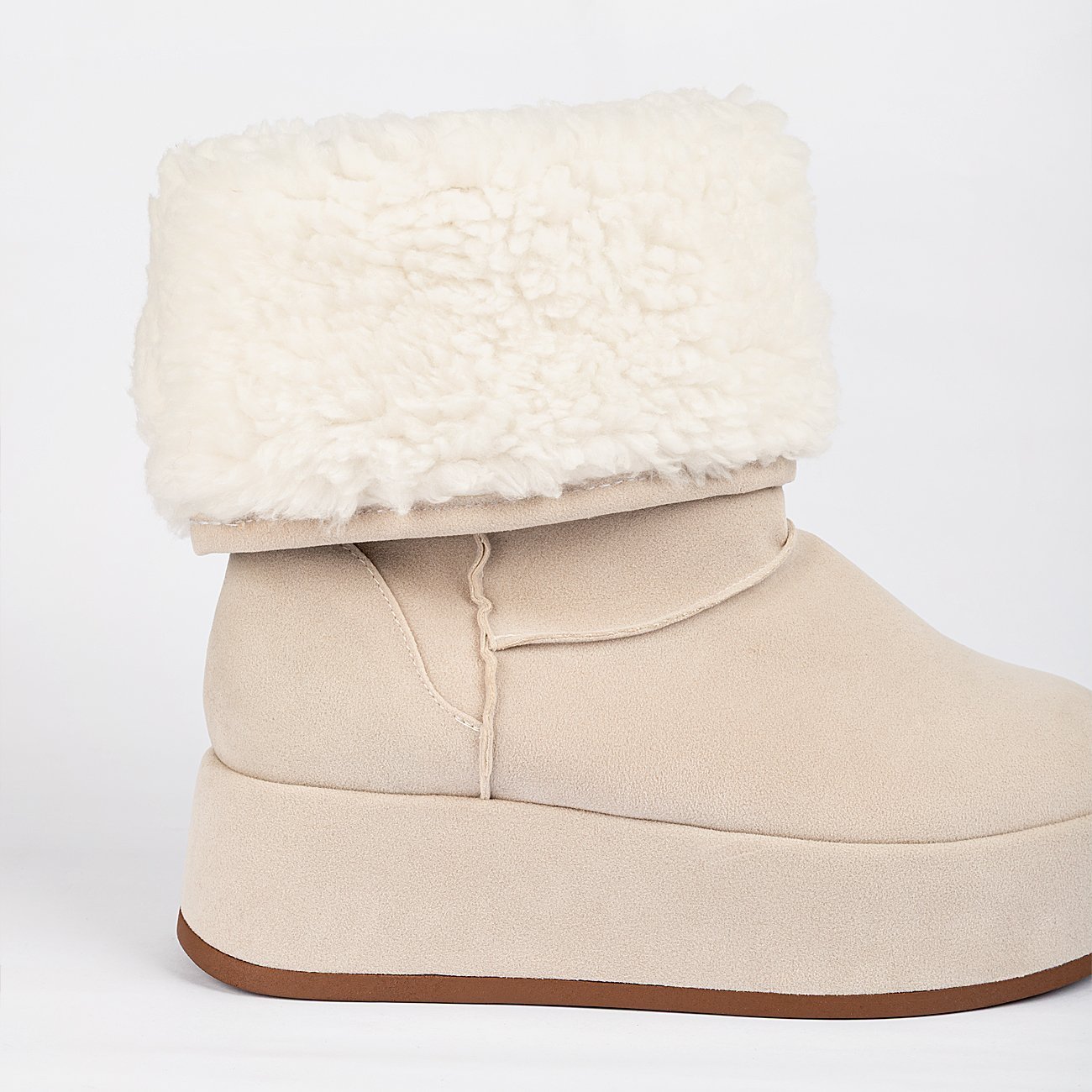 Bota Athena Peluciada Branco 5