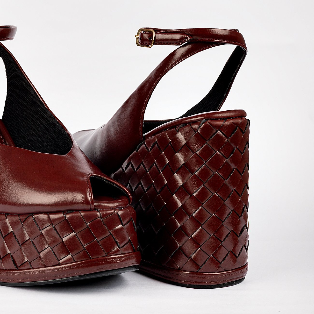 Peep Toe Plataforma Camille Marrom Escuro 7