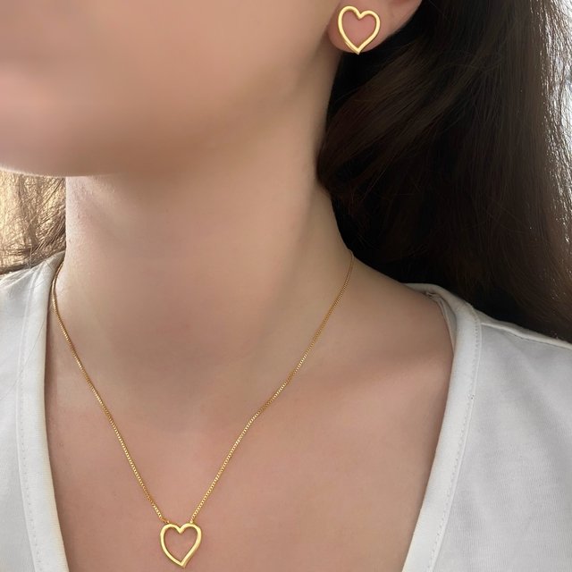 Conjunto Brinco e Colar Coracao Vazado Banhado a Ouro 18k Semijoia Dourado 3