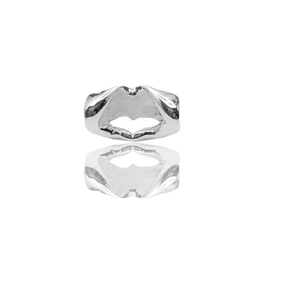 Berloque Charm Separador Duas Maos em Formato de Coracao Folheado a Prata Semijoia Prata 2