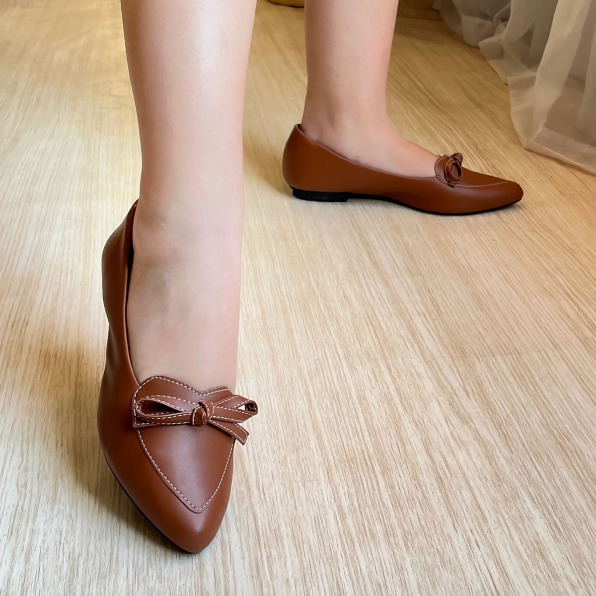 Sapatilha Mocassim Feminino Bico Fino Laco com Pesponto Marrom 3