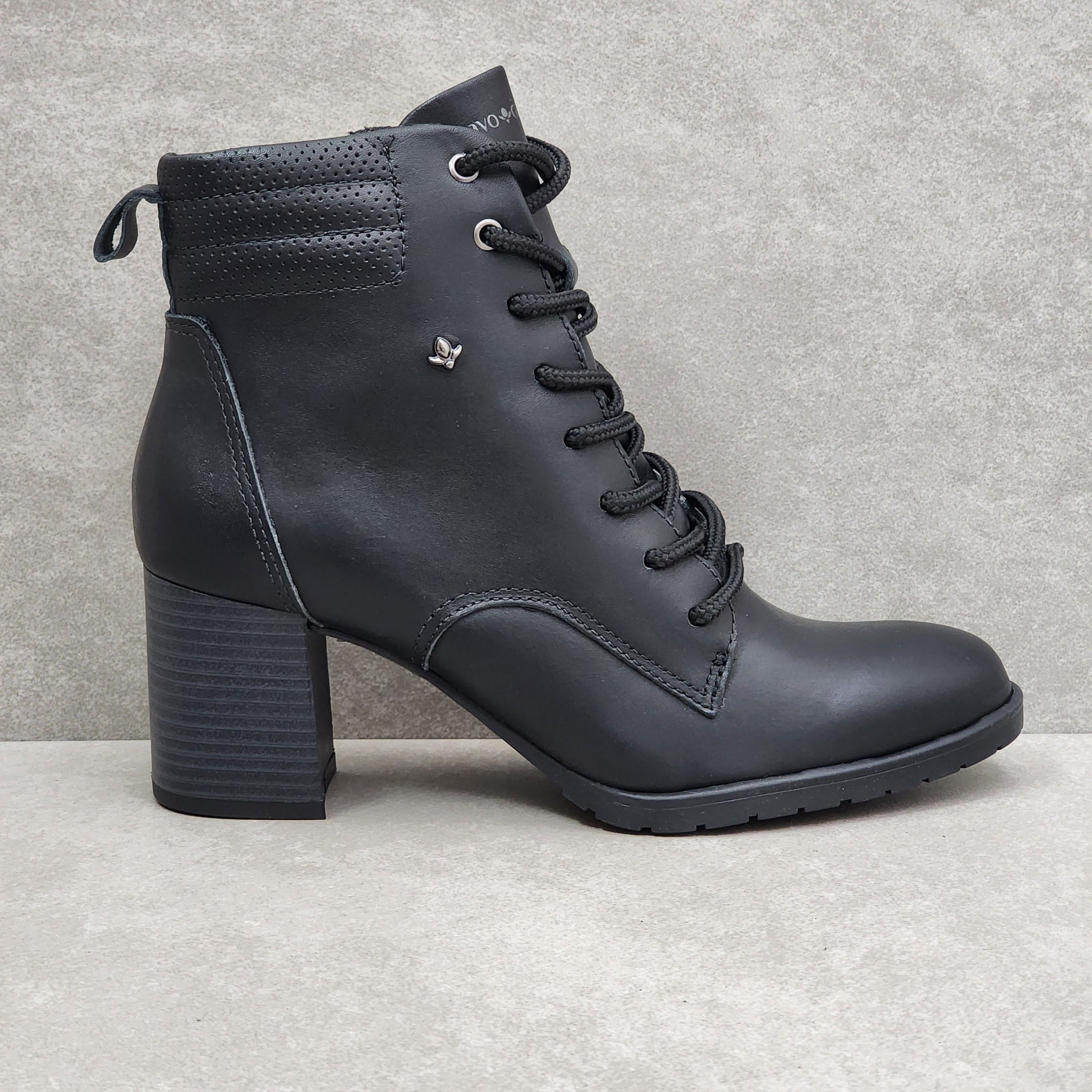 Bota Cravo e Canela Em Couro Com Salto Bloco - Preto Preto 1