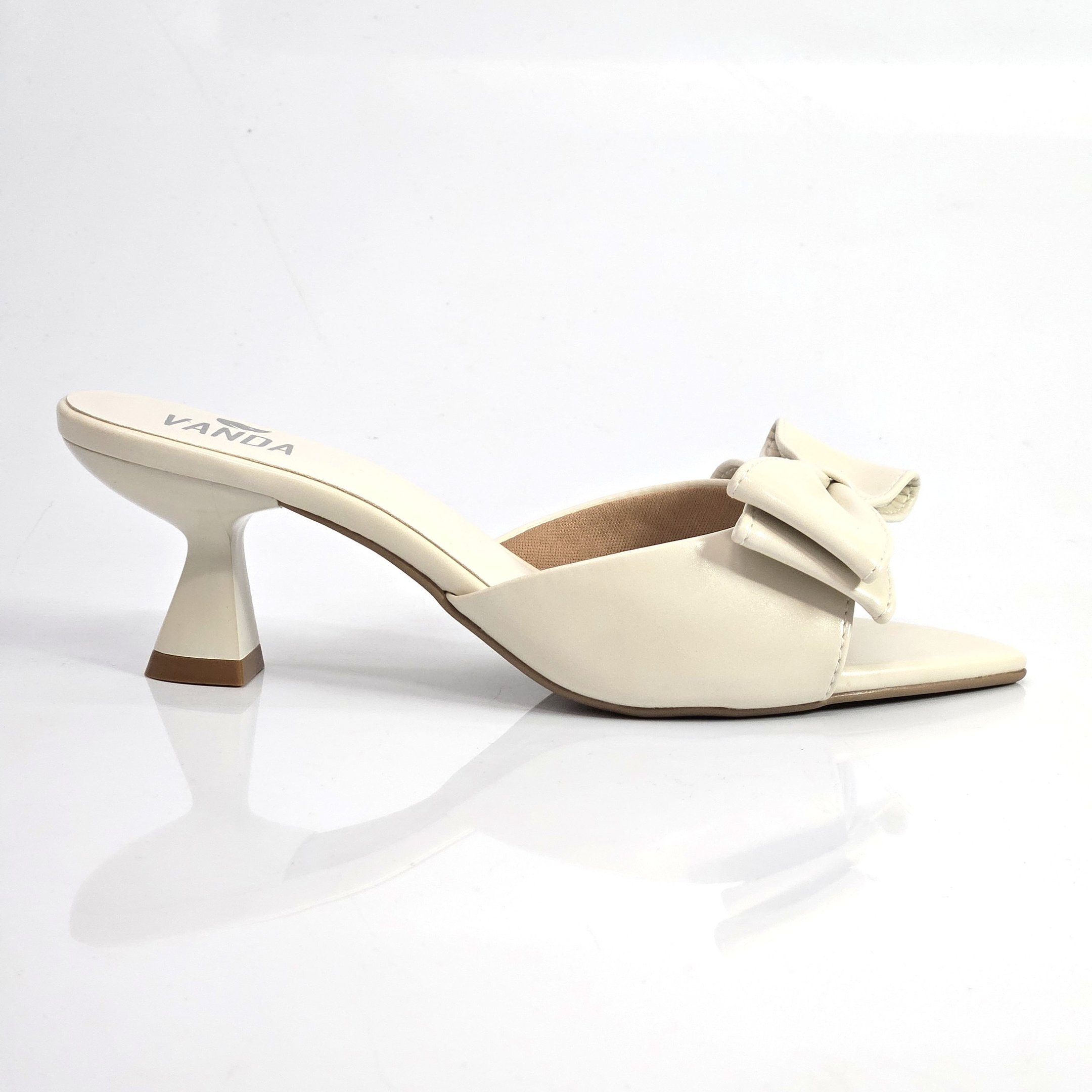 Tamanco Feminino Peeptoe Salto Médio com Laço - Off White