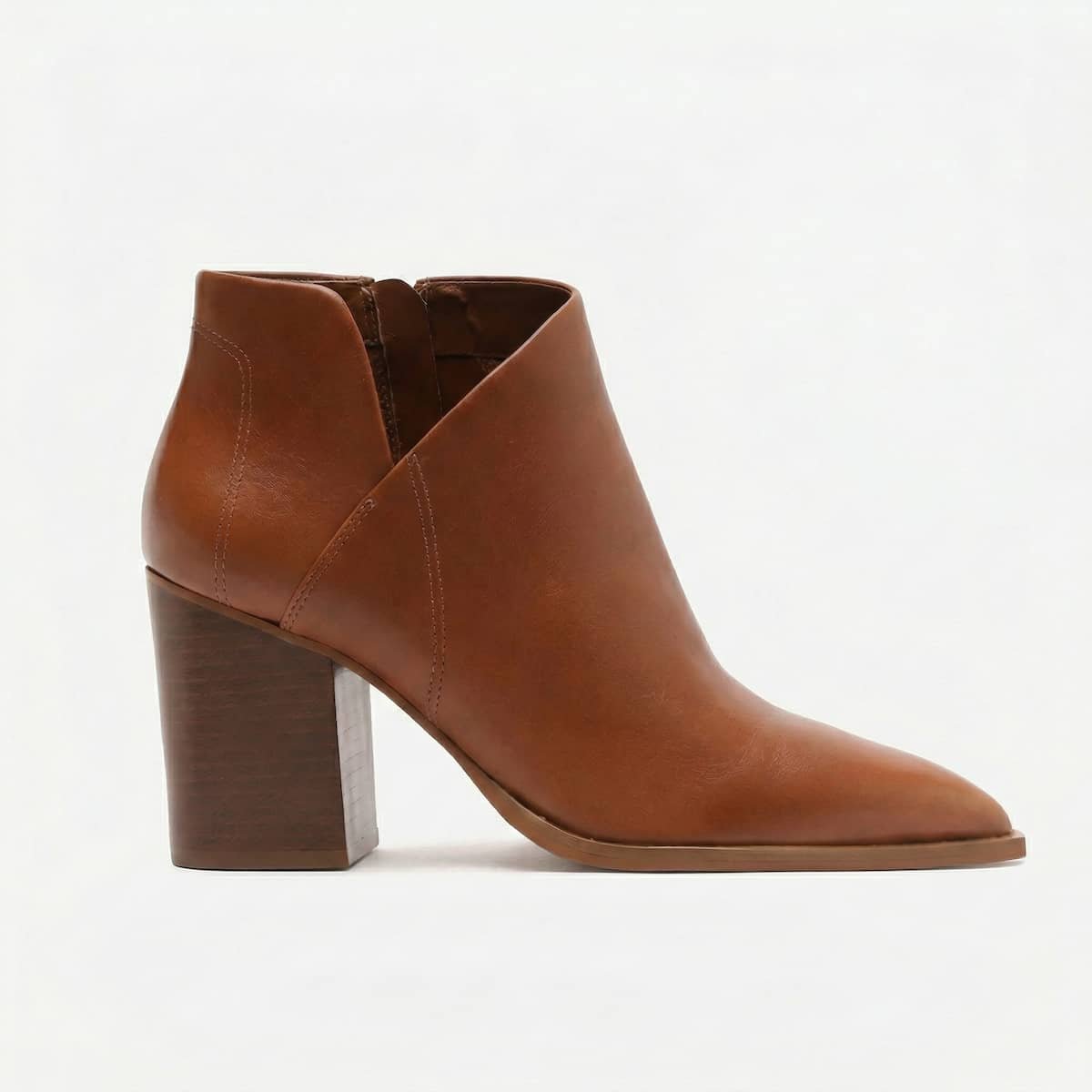Bota Feminina Arezzo Couro Corte V Salto Grosso A1187900010012 Caramelo