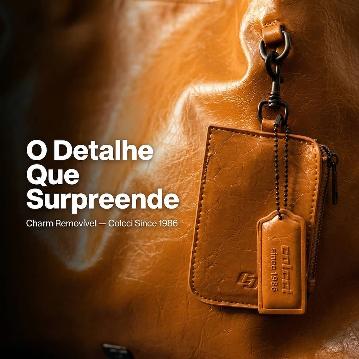 Bolsa Feminina Colcci Hobo Brilhosa Craquelada Grande Charm Removível 090.01.12355.19 Caramelo Caramelo 6