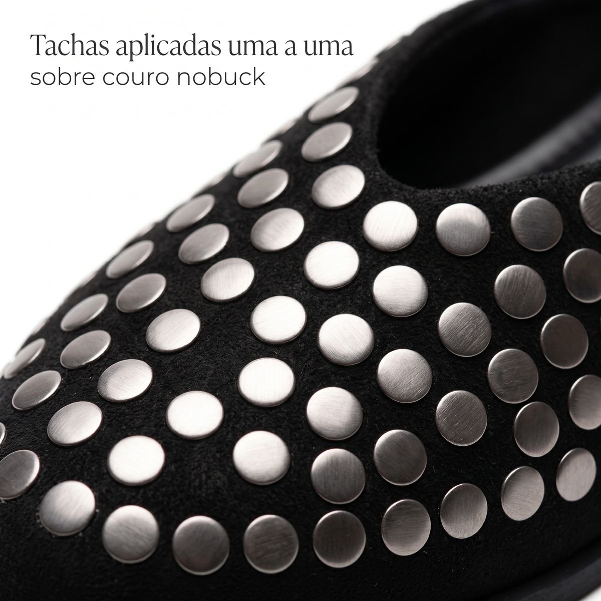 Mule Feminino Cravo e Canella Nobuck Tachas Metálicas Bico Fino 3083.3515CC-1 Preto Preto 3
