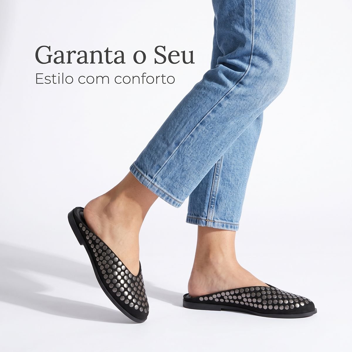 Mule Feminino Cravo e Canella Nobuck Tachas Metálicas Bico Fino 3083.3515CC-1 Preto Preto 6