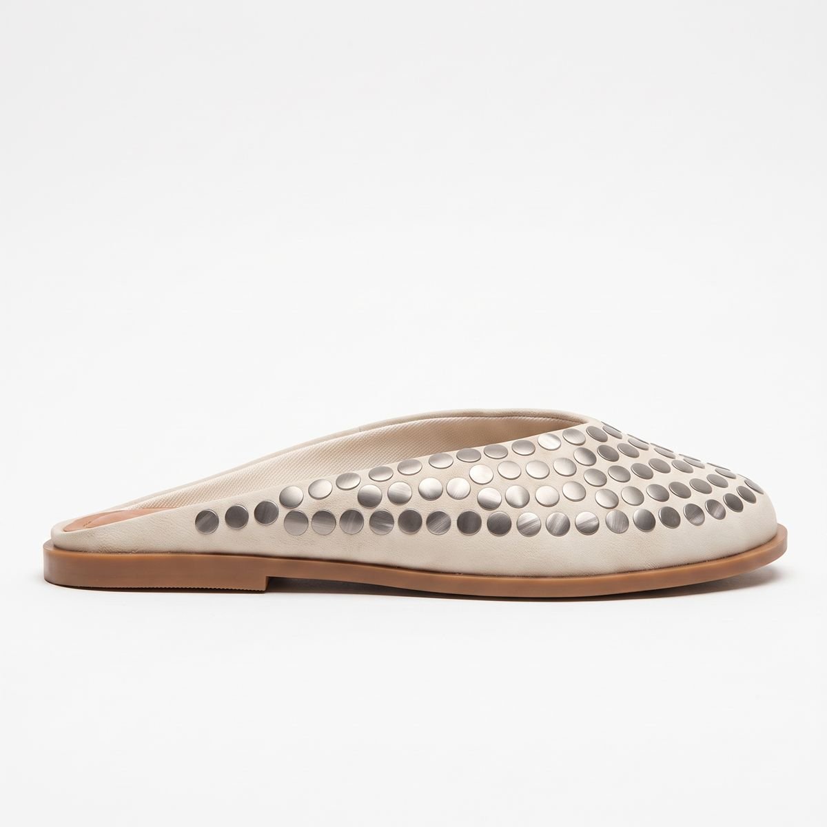 Mule Feminino Cravo e Canella Nobuck Tachas Metálicas Bico Fino 3083.3515CC-3 Creme