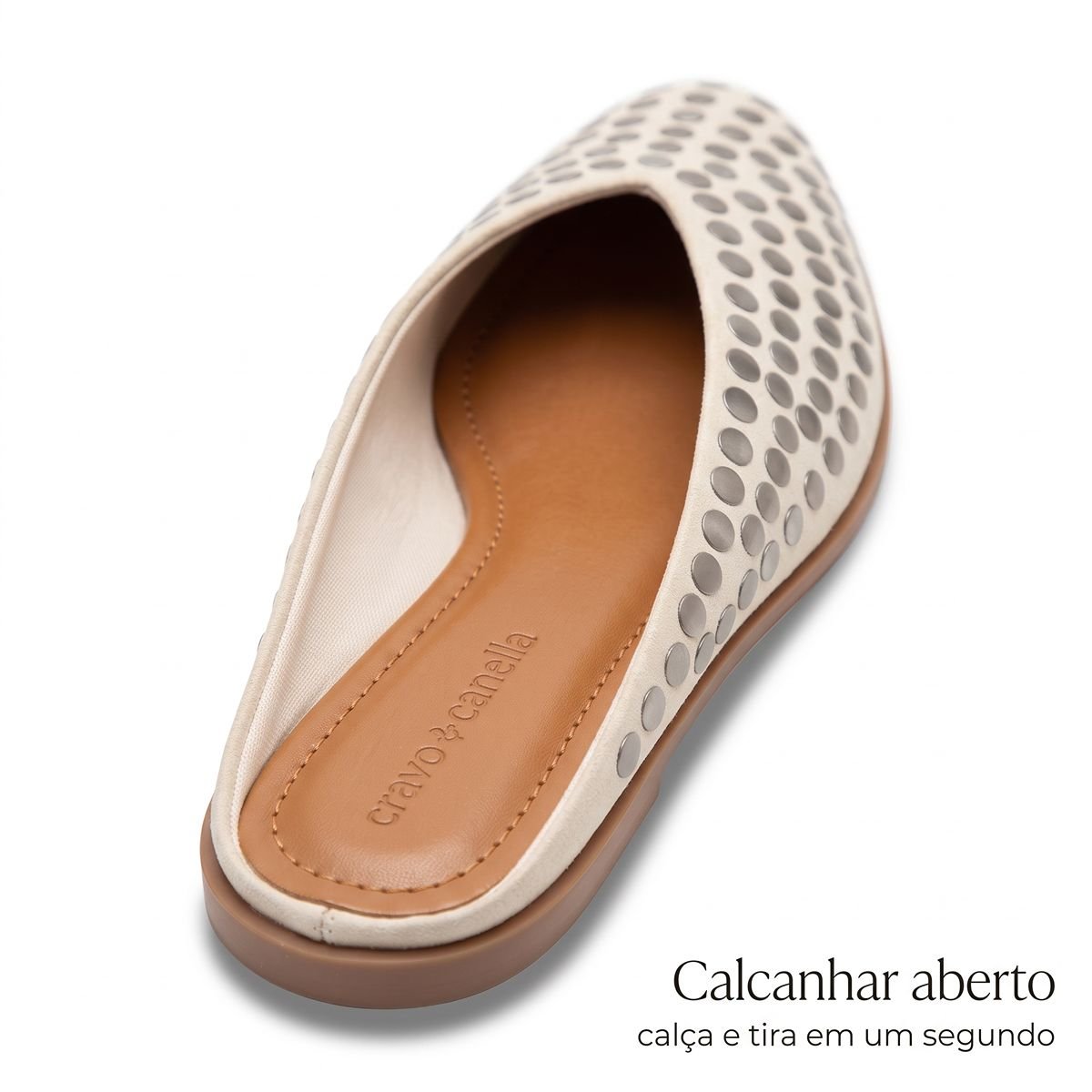 Mule Feminino Cravo e Canella Nobuck Tachas Metálicas Bico Fino 3083.3515CC-3 Creme Creme 3