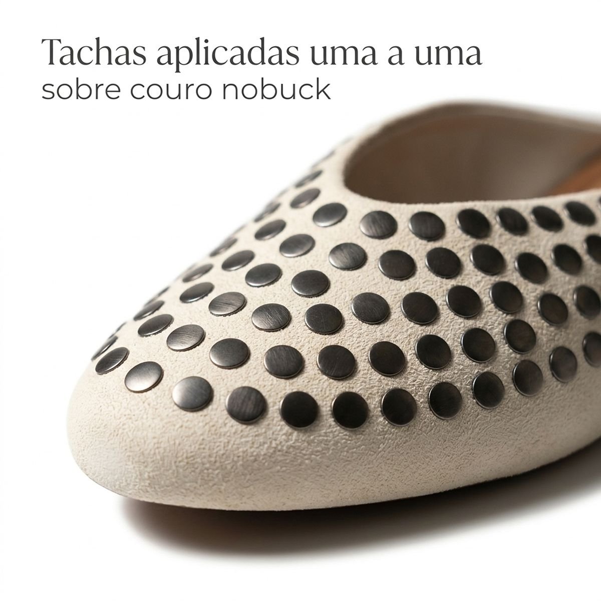 Mule Feminino Cravo e Canella Nobuck Tachas Metálicas Bico Fino 3083.3515CC-3 Creme Creme 4