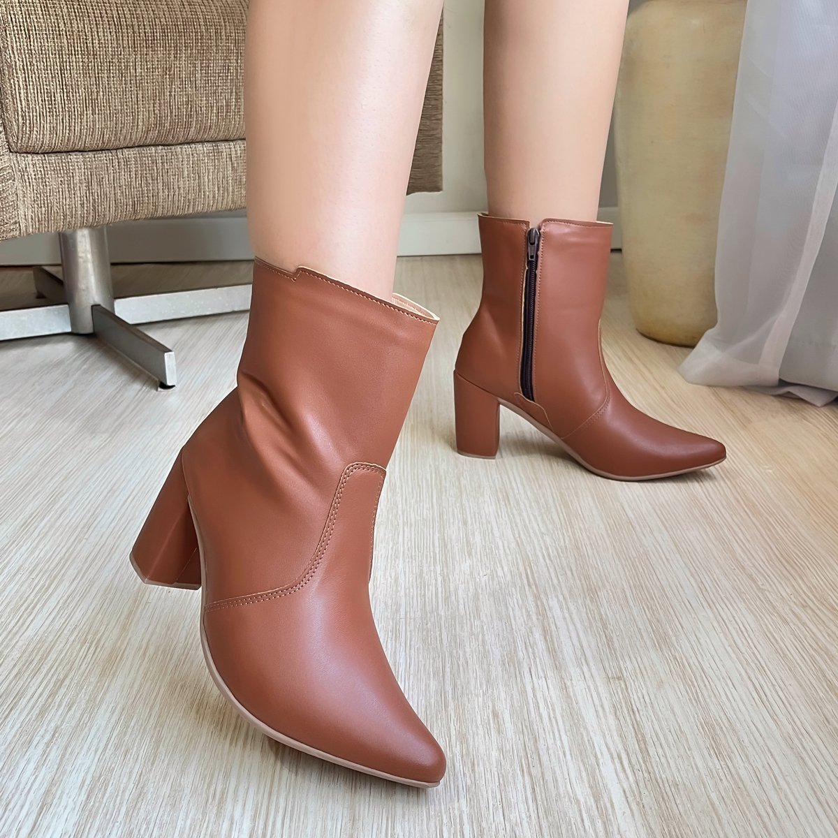 Bota Feminina Caramelo Cano Curto Bico Fino Salto Bloco Grosso Marrom 3