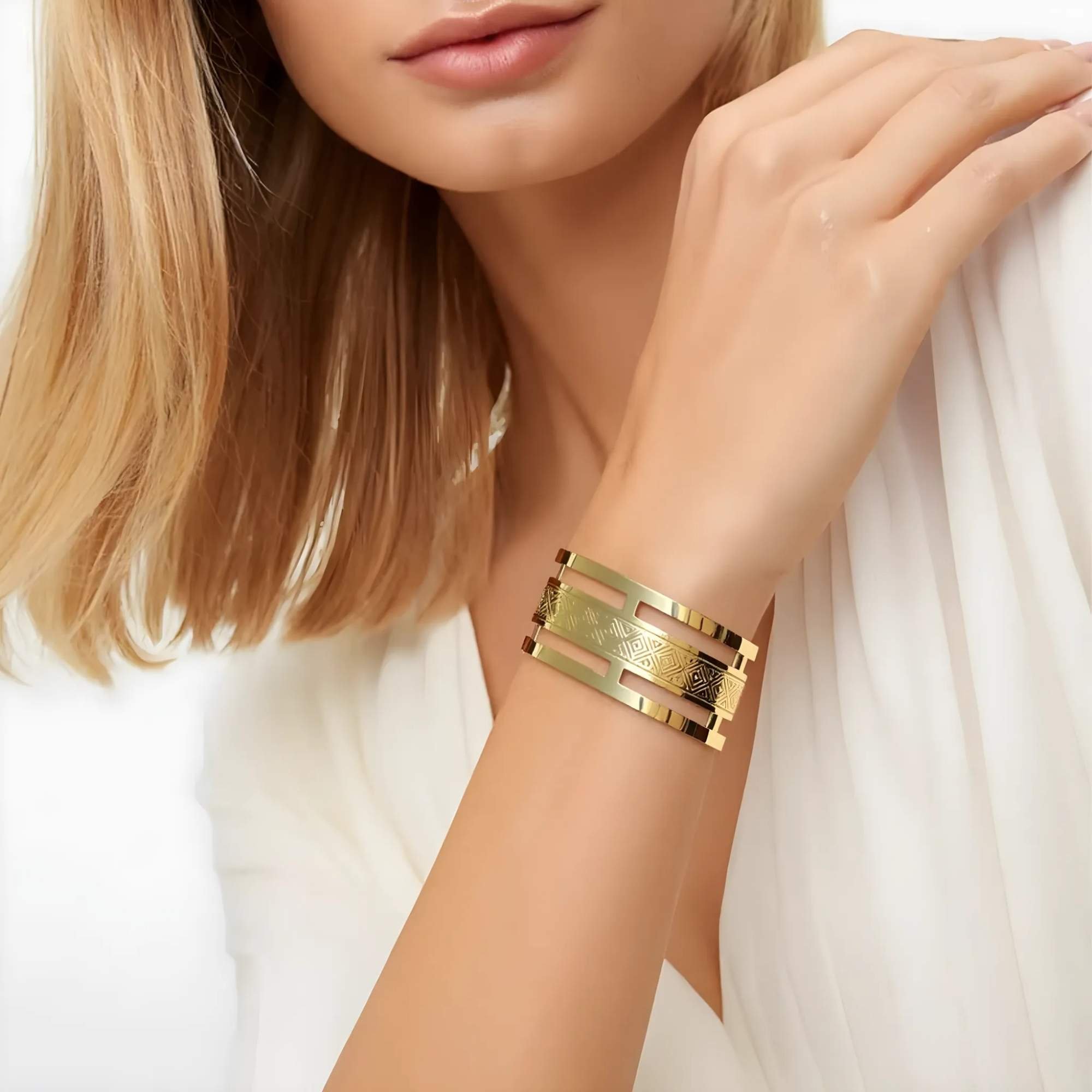 Bracelete Feminino Desenho Geométrico - Banhado em Ouro 18k Dourado 2