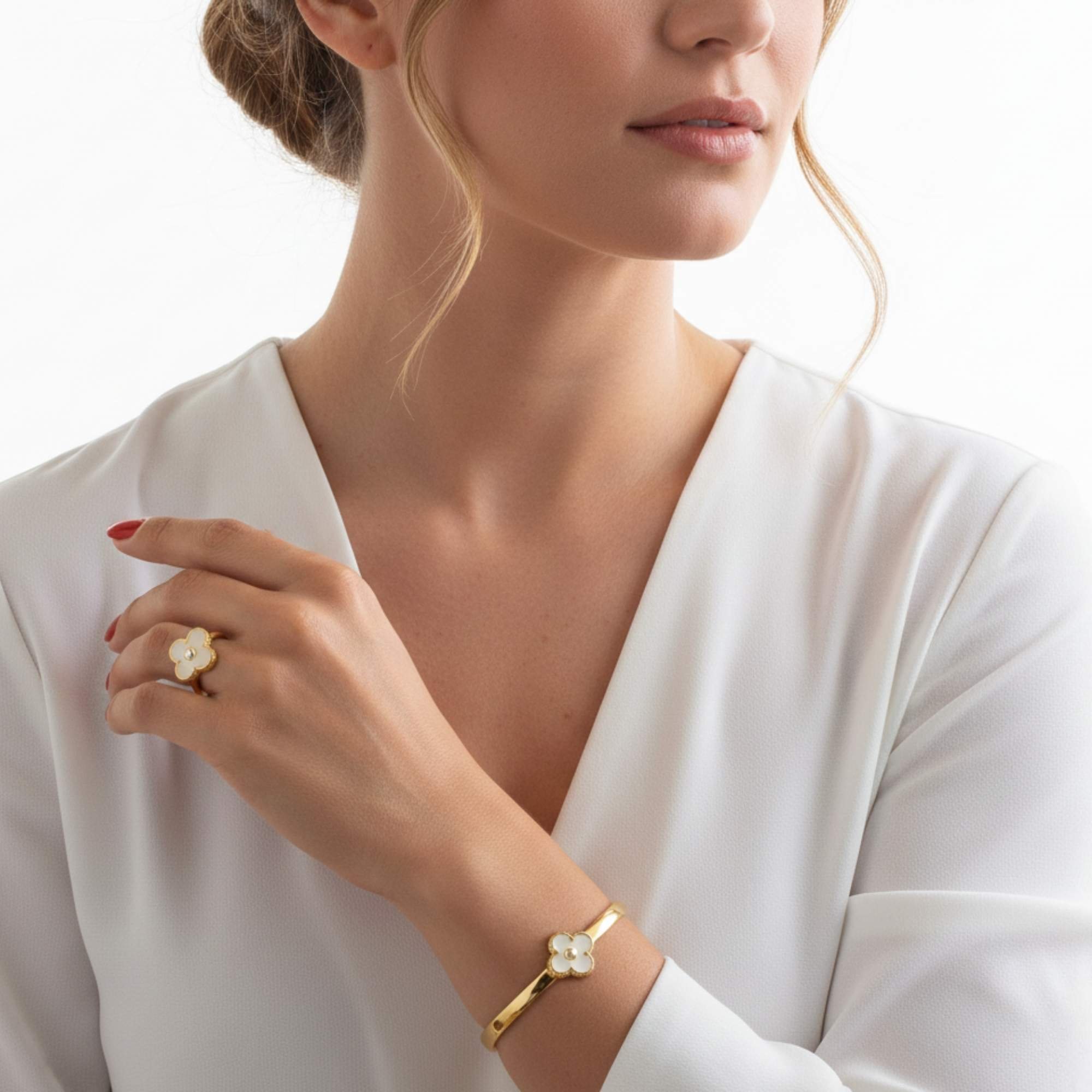 Bracelete Trevo Branco- Banhado em Ouro 18k Dourado 2