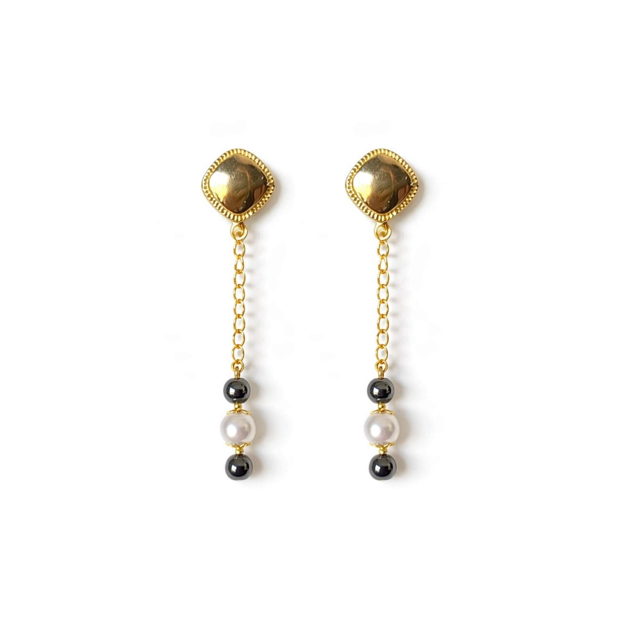 Brinco Hematita e Pérolas - Banhada em Ouro 18k