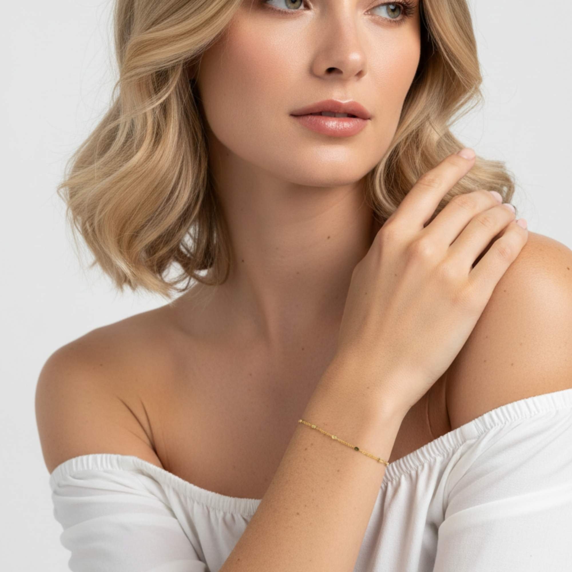 Pulseira Feminina Mini Corações - Banhada em Ouro 18k Dourado 2