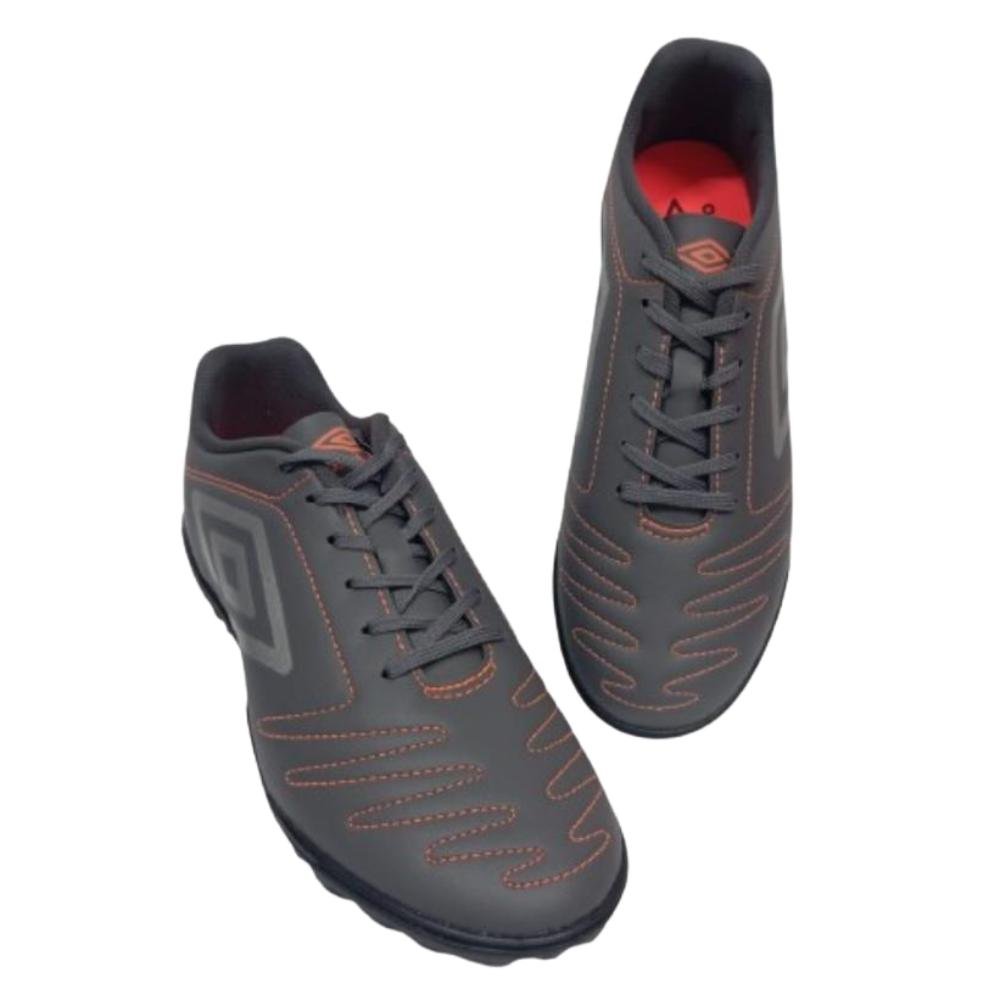 CHUTEIRA UMBRO SOCIETY REF: U01FB002015 MASCULINO Grafite/Laranja/Cinza 3