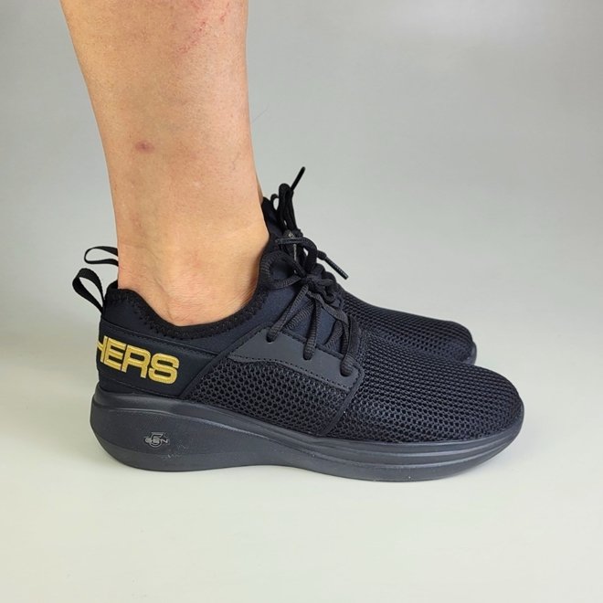 Tênis Skechers Go Run Fast Valor Preto/Dourado Feminino