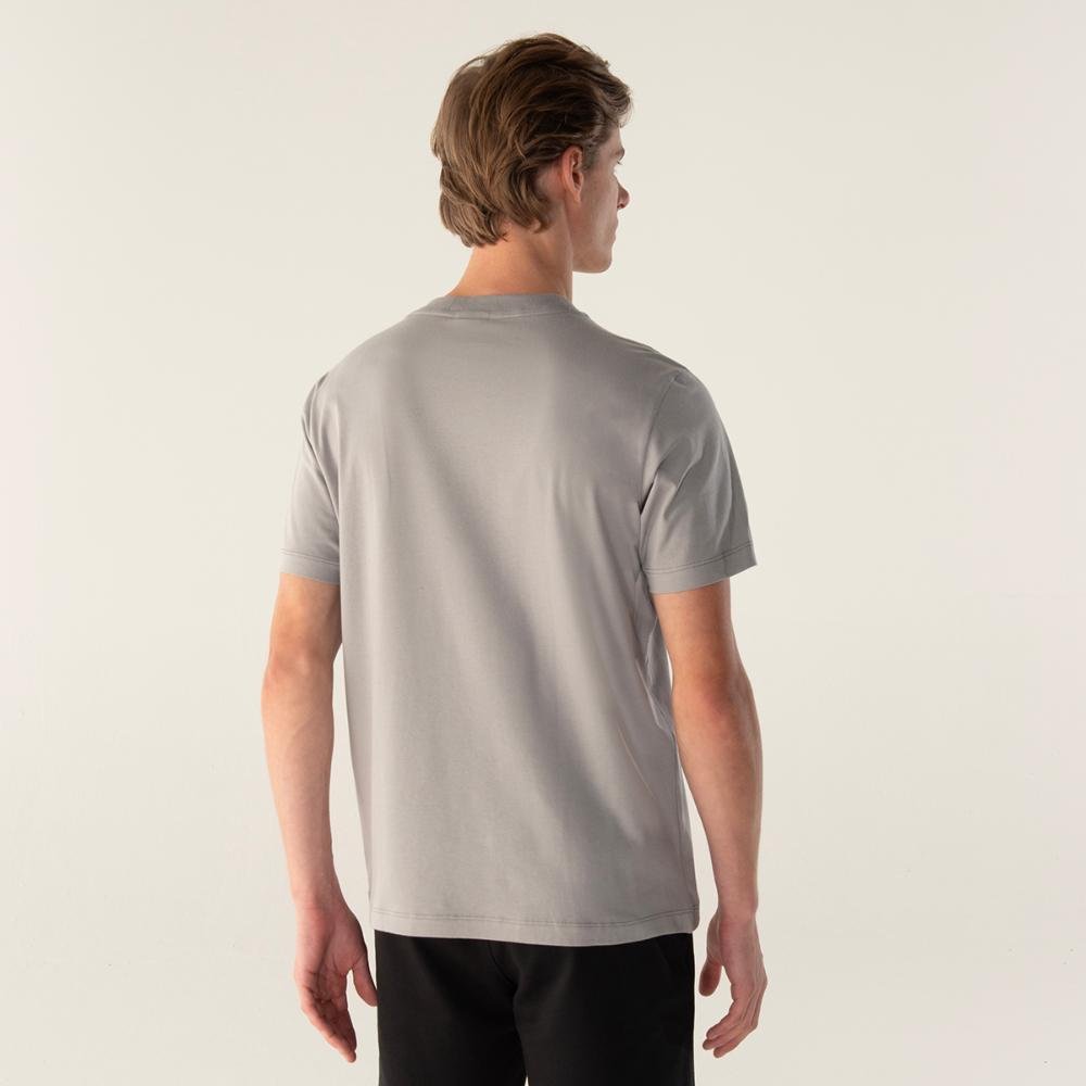 Camiseta Fila Regular Letter Premium IV Masculina Cinza 2