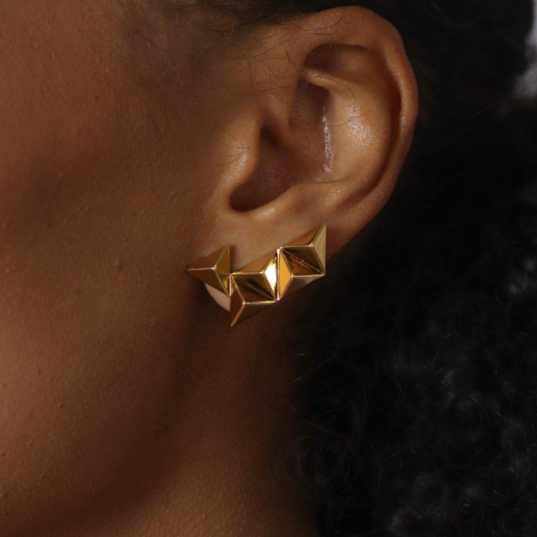Brinco Ear Cuff Geométrico Triângulos Semijoia Banhado a Ouro 18K Gaia Dourado 2
