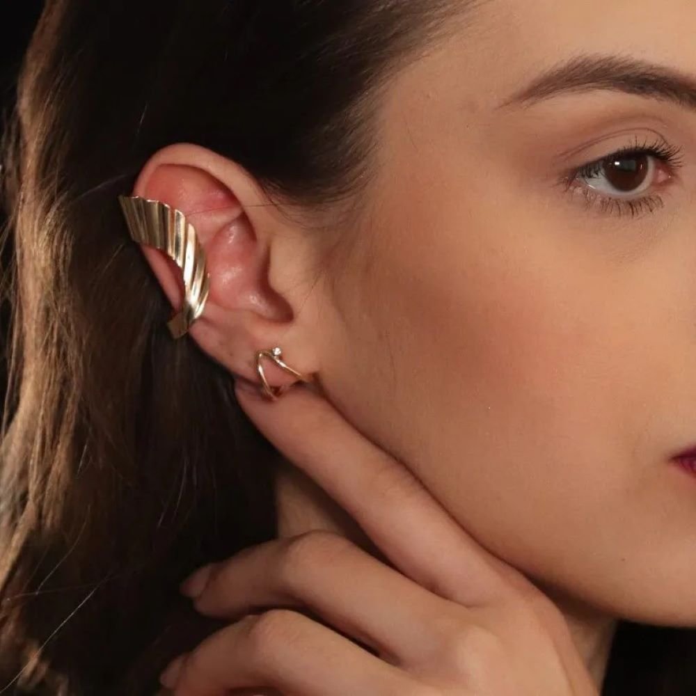 Brinco Meia Argola Pequena Semijoia Banhado a Ouro 18K Ania Store Dourado 3