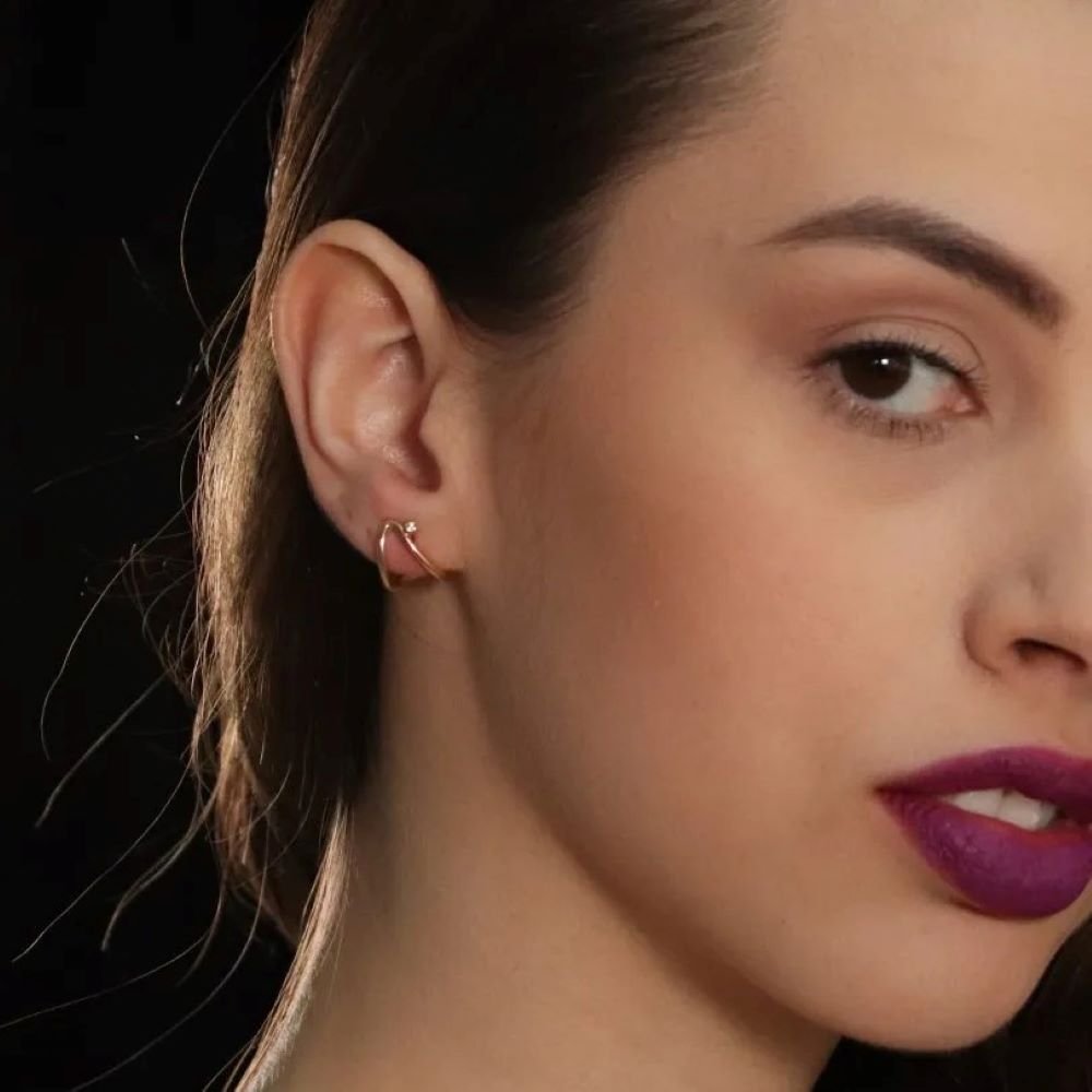 Brinco Meia Argola Pequena Semijoia Banhado a Ouro 18K Ania Store Dourado 4