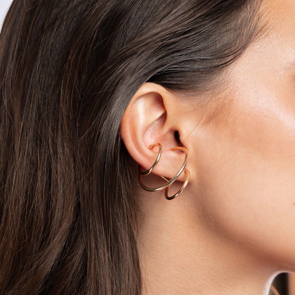 Brinco Ear Cuff Argolas Assimétricas Lisas Semijoia Banhada a Ouro 18K Dourado 1