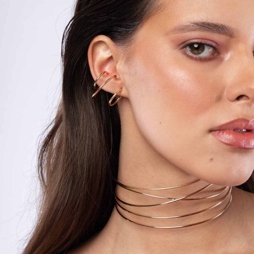 Brinco Ear Cuff Argolas Assimétricas Lisas Semijoia Banhada a Ouro 18K Dourado 2