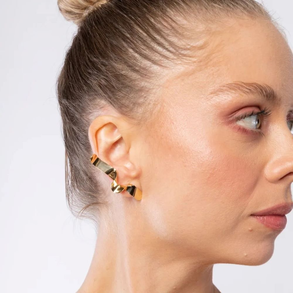 Brinco Ear Cuff Prata Liso com Curva Semijoia Banhada a Ródio Ania Store Prata 3