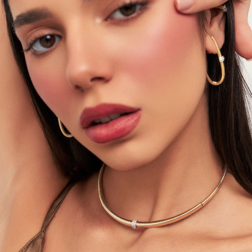 Brinco Meia Argola Texturizada Cravejada Semijoia Banhado a Ouro 18K Ania Store Dourado 4