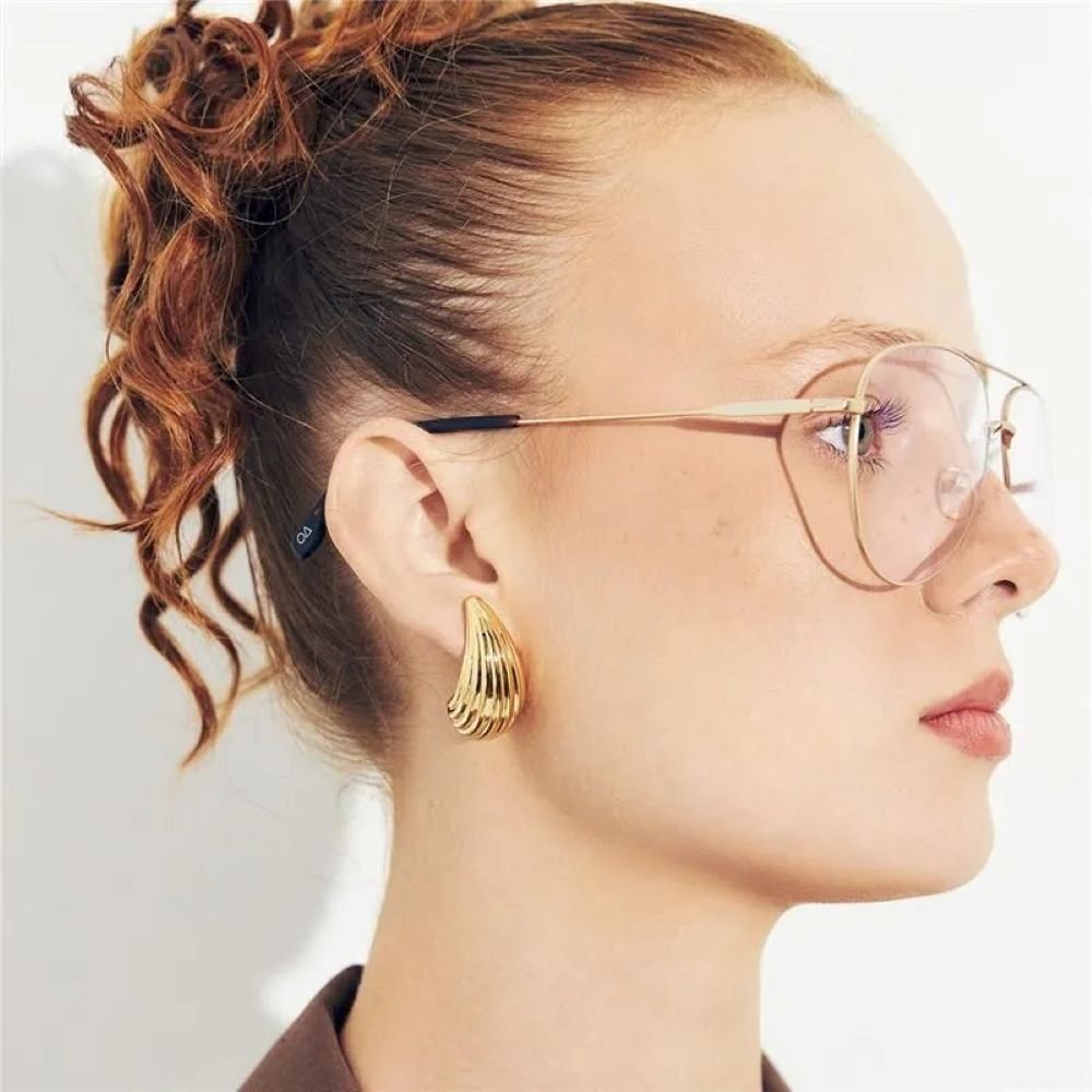 Brinco Gota Texturizada Semijoia Banhada a Ouro 18k Ania Store Dourado 2