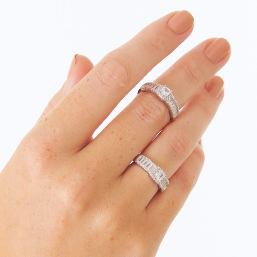 Anel Brilhante em Prata com Cristal Central Cravejado Semijoia Ania Store Prata 2