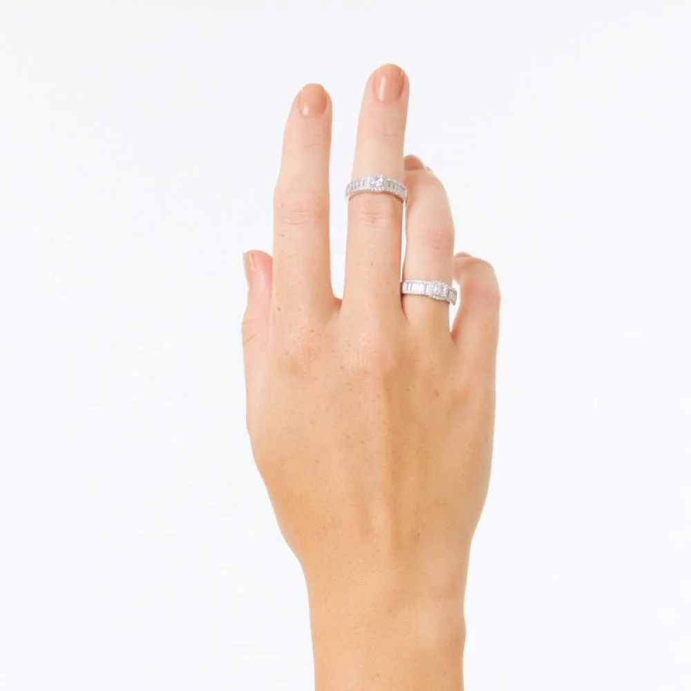 Anel Brilhante em Prata com Cristal Central Cravejado Semijoia Ania Store Prata 4