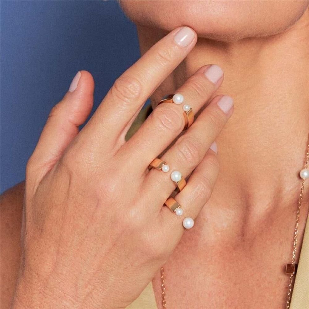 Anel Aro Liso com Detalhe Duas Mini Pérolas Shell Banhado a Ouro 18K Semijoia Ania Store Dourado 2