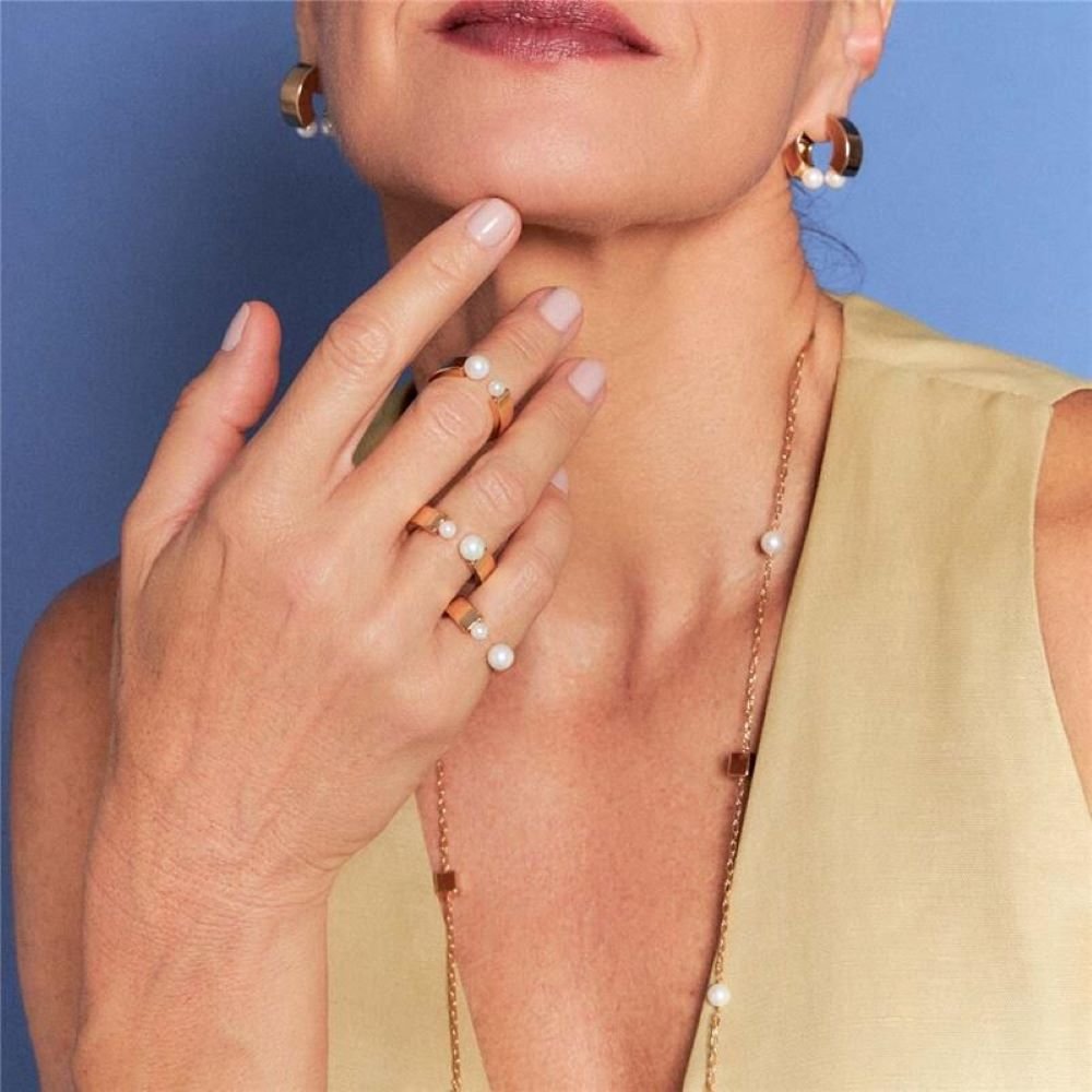 Anel Aro Liso com Detalhe Duas Mini Pérolas Shell Banhado a Ouro 18K Semijoia Ania Store Dourado 4