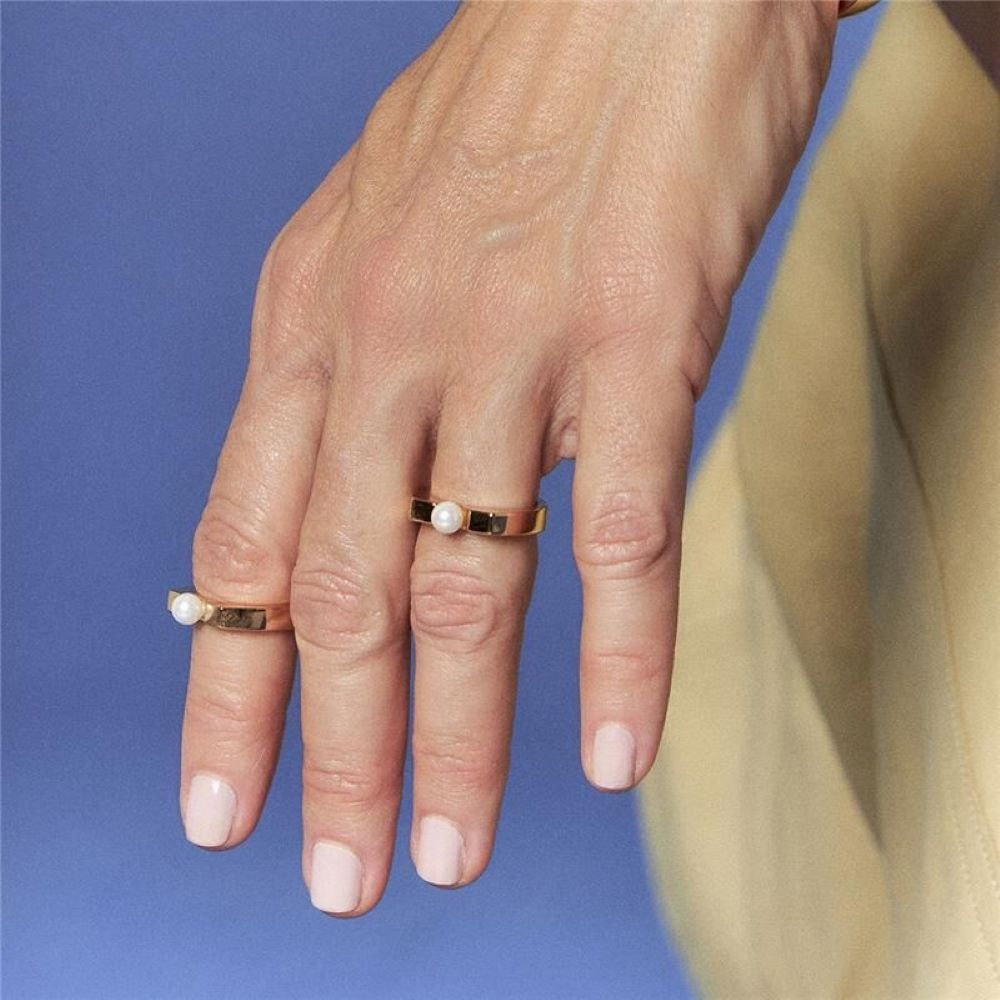 Anel Aro Liso com Detalhe Mini Pérola Shell Banhado a Ouro 18K Semijoia Ania Store Dourado 2