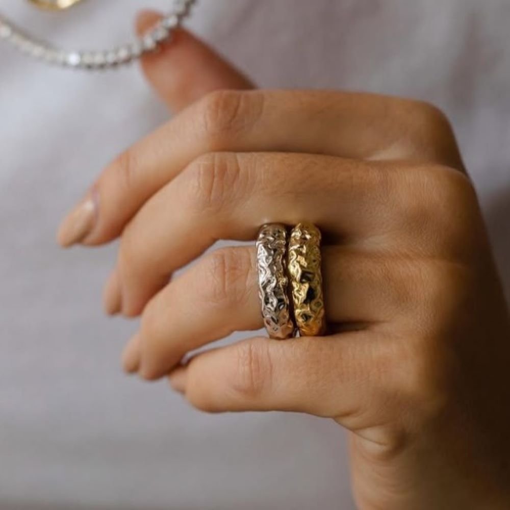 Anel Espesso Texturizado Semijoia Banhado a Ouro Ania Store Dourado 2