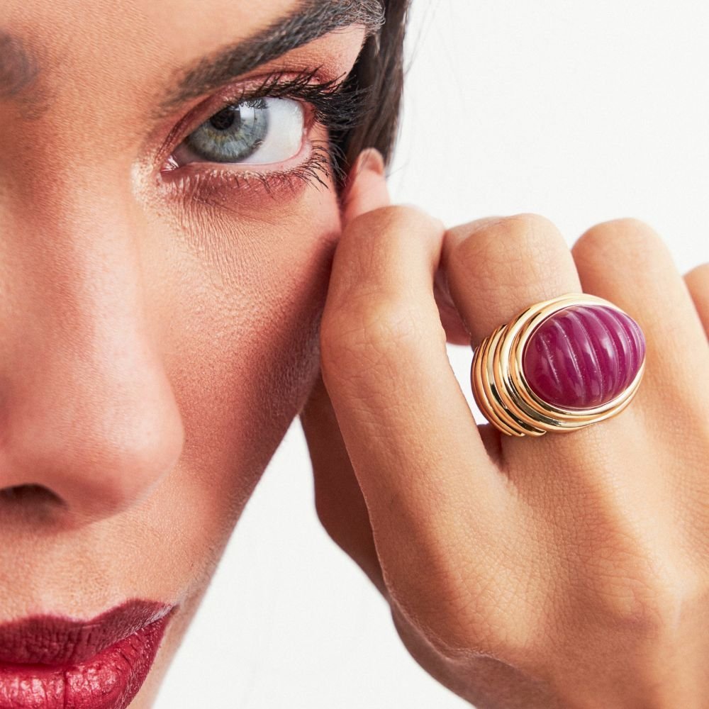 Anel com Cristal Oval Texturizado Marsala Semijoia Banhada a Ouro Ania Store Dourado 2