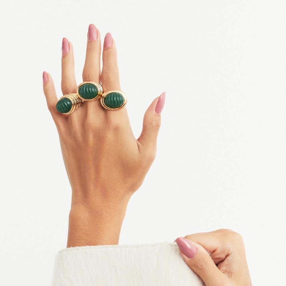 Anel com Cristal Oval Texturizado Verde Semijoia Banhada a Ouro Ania Store Dourado 3