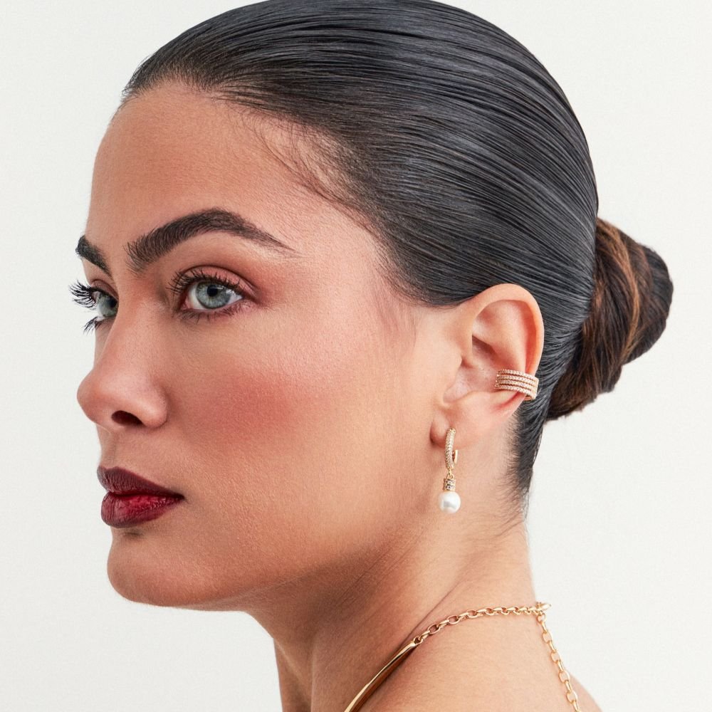 Brinco Argola P Cravejado com Pingente de Pérola Semijoia Banhado a Ouro 18K Ania Store Dourado 2