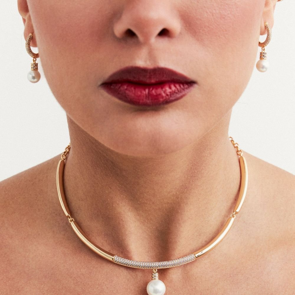 Brinco Argola P Cravejado com Pingente de Pérola Semijoia Banhado a Ouro 18K Ania Store Dourado 3
