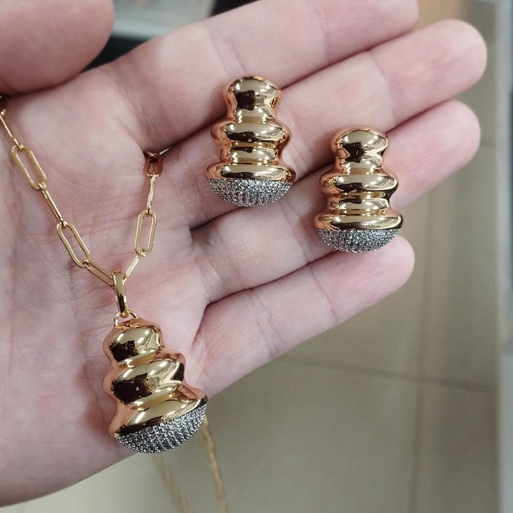 Brinco Orgânico Constantin Cravejado Zircônias e Banhado a Ouro 18K Ania Store Dourado 2